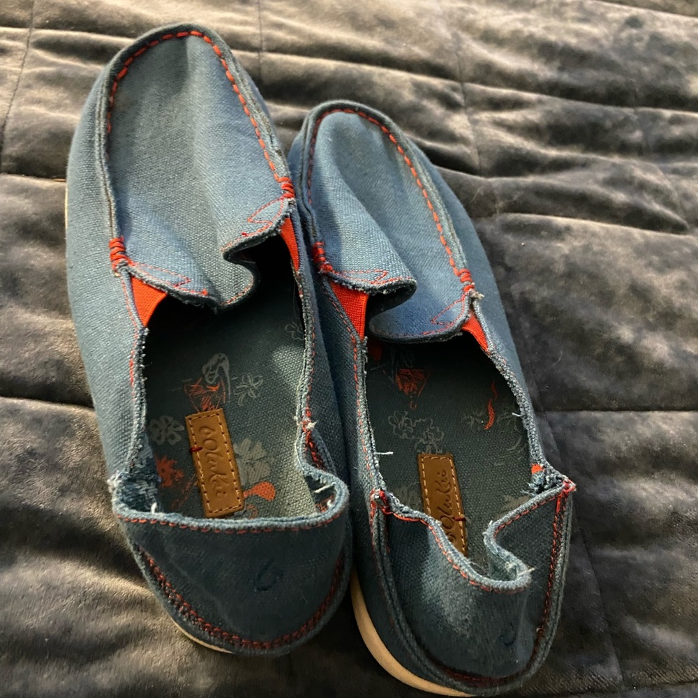 OLUKAI NOHEA CANVAS SHOES WOMENS - Size 7.5. Worn twice. Good condition.